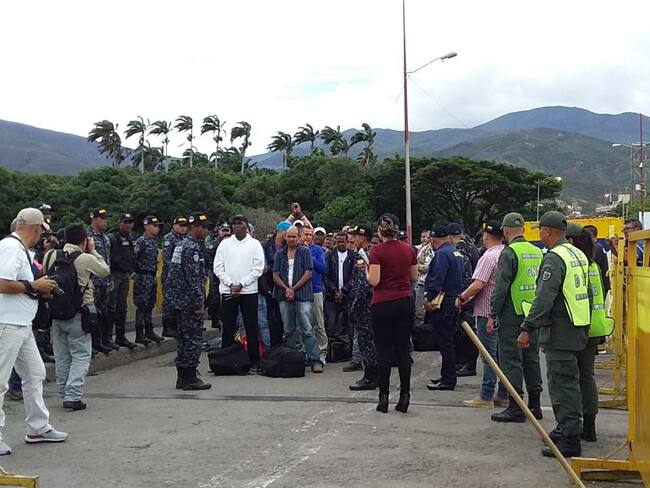 Deportados de Venezuela piden ayuda para establecerse de nuevo en Colombia