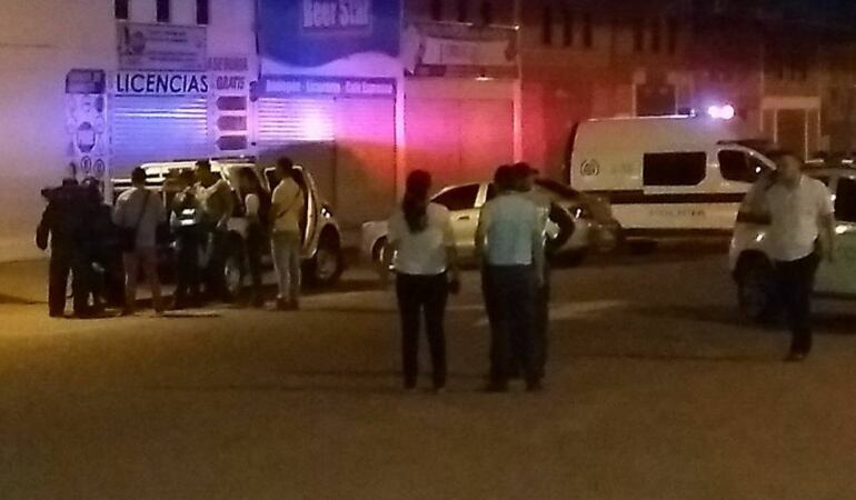 Momento en que las autoridades inspeccionan explosivos en Transito de Cúcuta