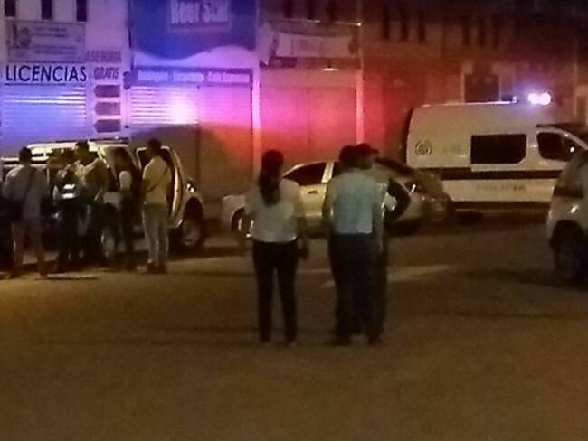 Momento en que las autoridades inspeccionan explosivos en Transito de Cúcuta