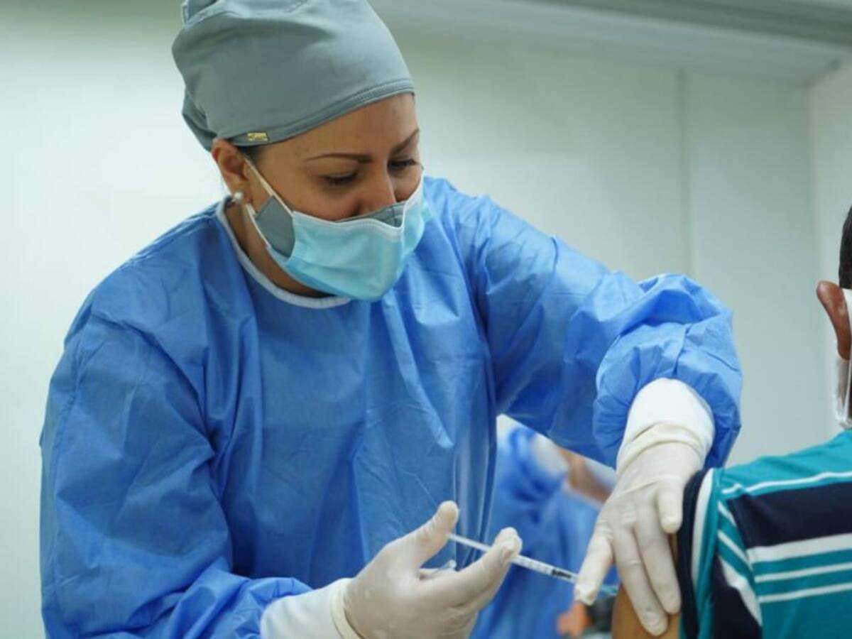 Tres adultos mayores de 120 años aparecen vacunados