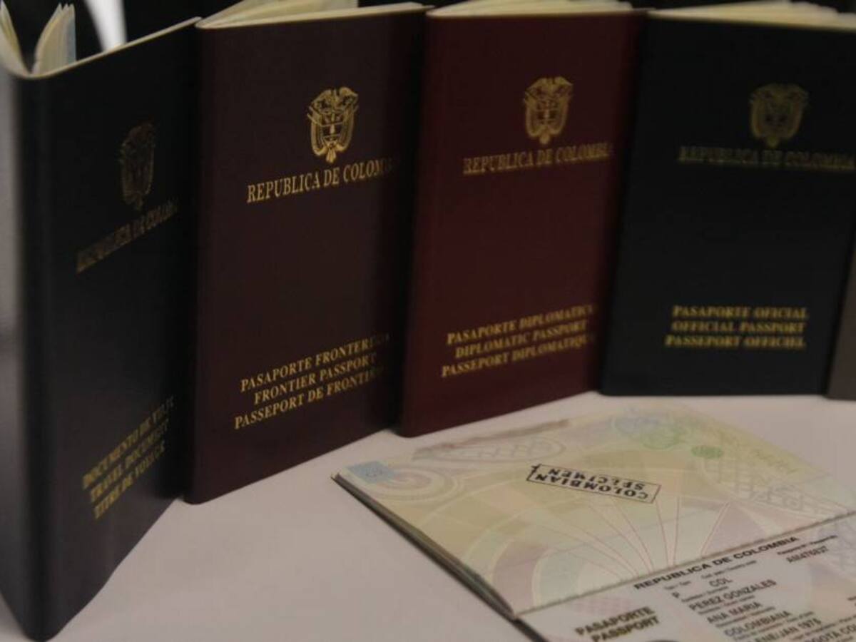 Cancillería suspende renovación de pasaportes para menores de 7 y 18 años