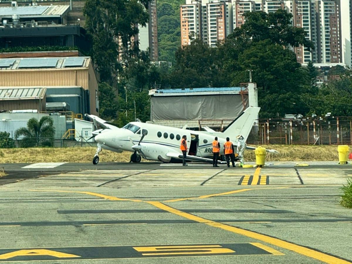 El aeropuerto Olaya Herrera está cerrado por falla en avión que obstruyó la pista. No hay heridos