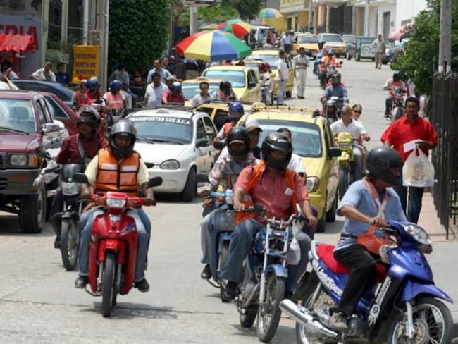 Senador Araújo pide caracterizar a los mototaxistas de Cartagena