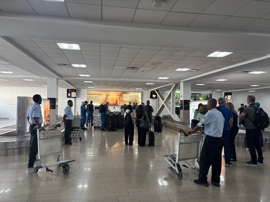 Servicio de maleteros en el aeropuerto de Cartagena regresó a la normalidad