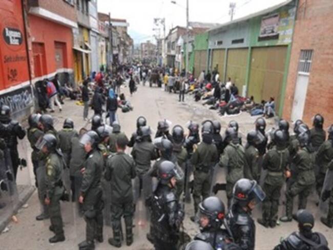 Policía incauta 8 armas de fuego en allanamiento en la Calle del Bronx