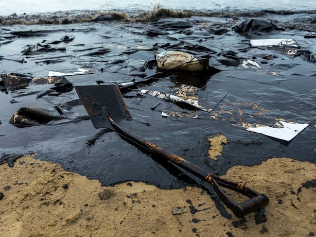 Desarrollan en el Huila una sustancia para contrarrestar daños por derrames petroleros