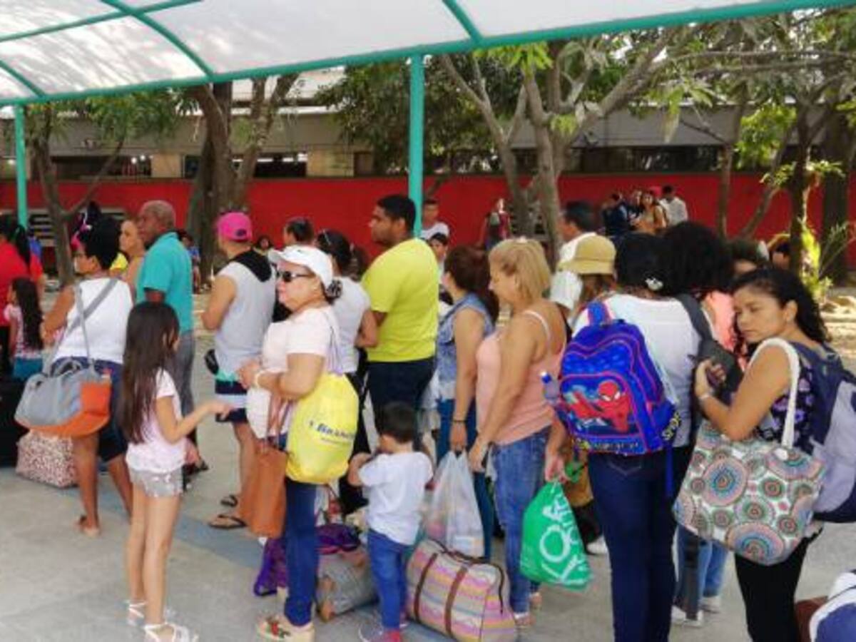 Largas filas en la terminal de Barranquilla para conseguir pasajes