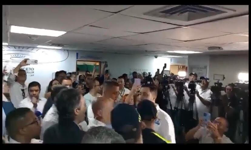 La airada discusión ocurrió en el hall del Concejo de Medellín. Foto: cortesía.