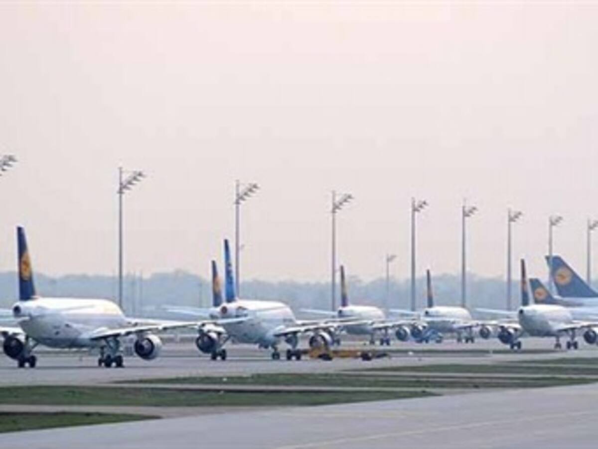 Pilotos piden que se consulte con expertos el cierre del espacio aéreo en Europa