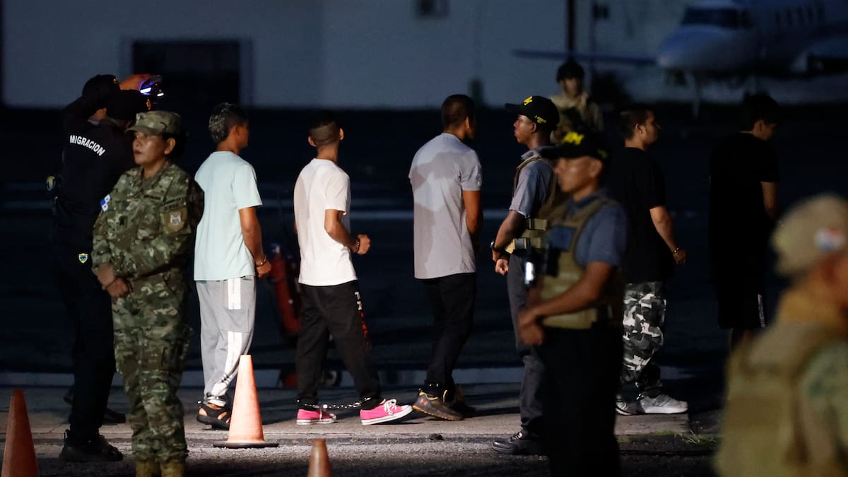 Panamá deportó un primer grupo de migrantes colombianos detenidos en el Darién