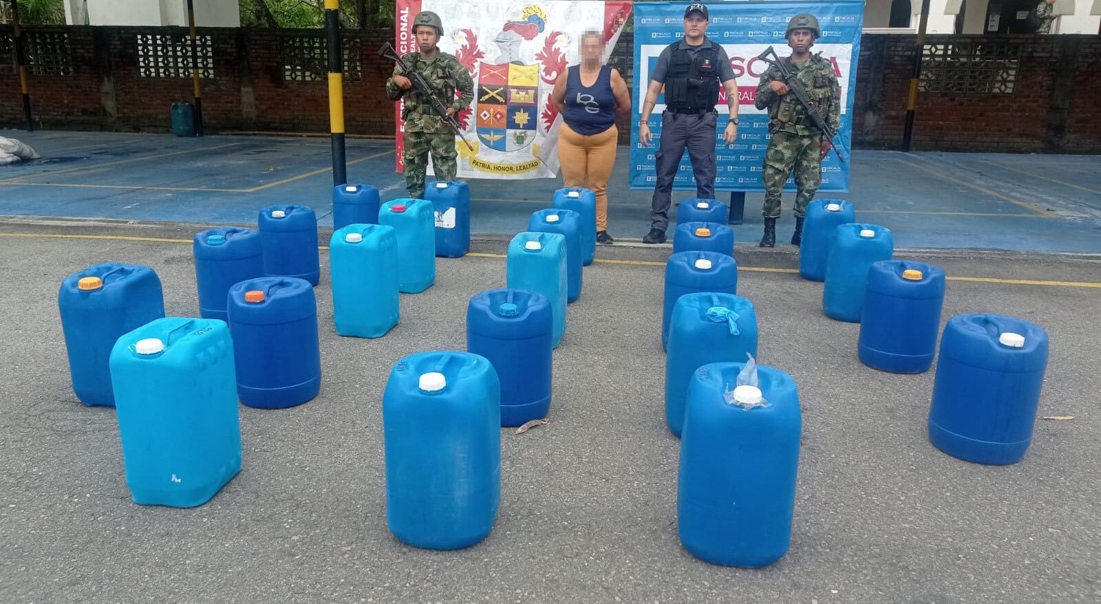 Se logró el decomiso de 23 canecas que sumaron un total de 161 galones de la sustancia ilícita.