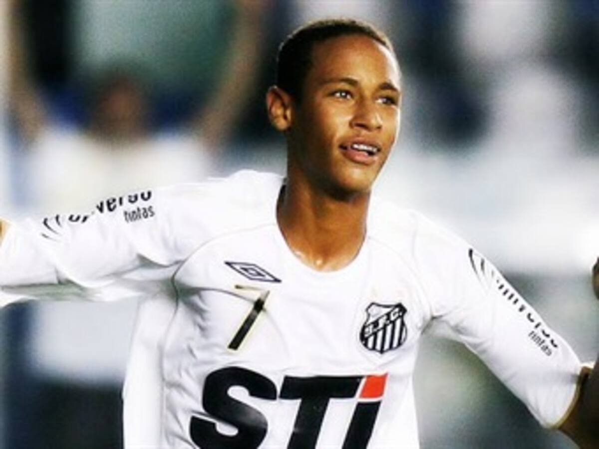 Brasileño Neymar rechaza oferta de Chelsea y se queda en Santos