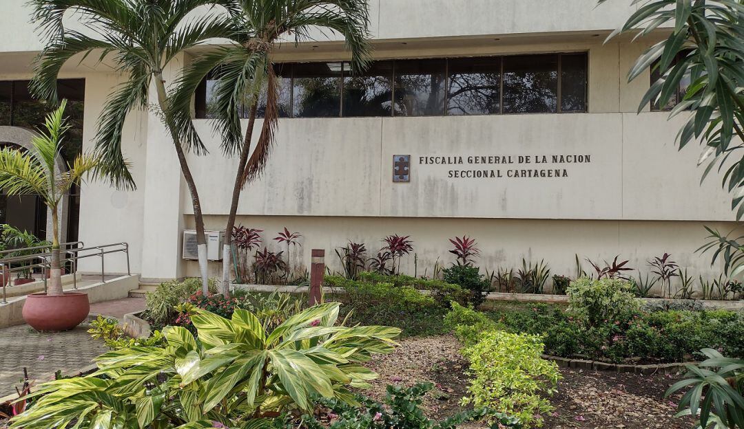 Los procesados habrían intimidado con arma de fuego a varias personas que departían en una terraza y robaron elementos de valor