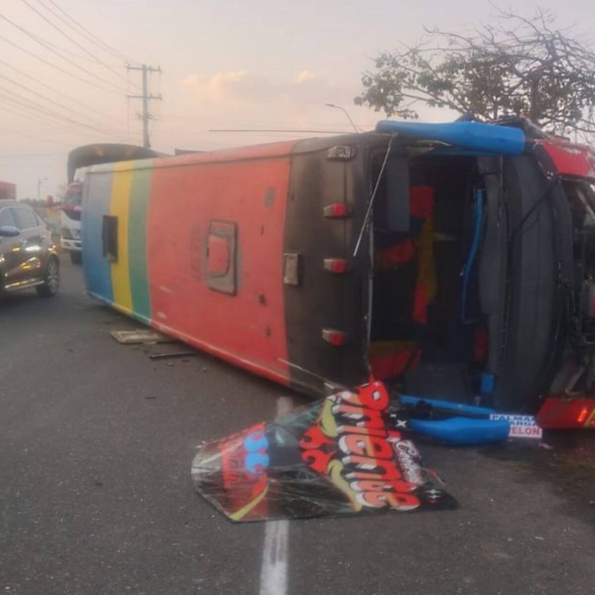 Bus se volcó en la Vía Oriental del Atlántico