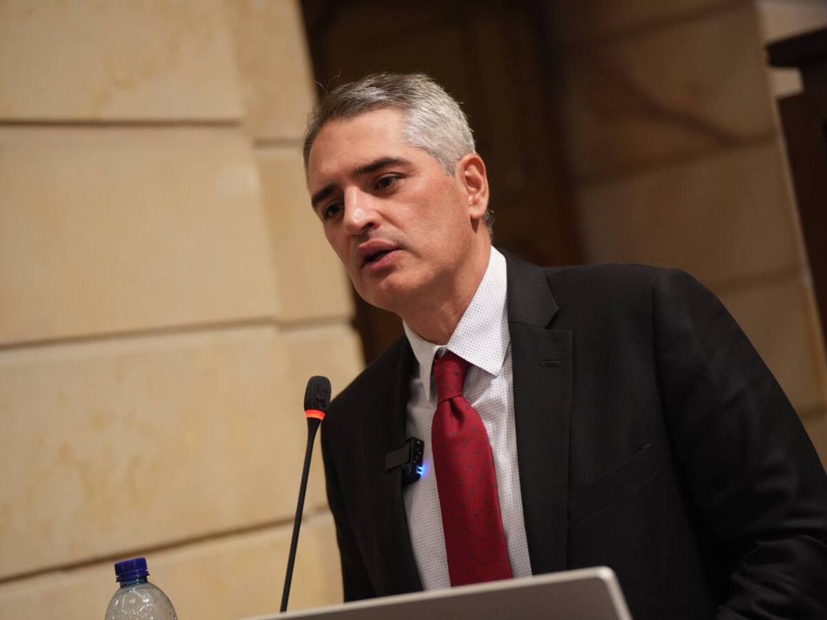 Gobernador de Antioquia pide al Gobierno Nacional no ser cómplice de la dictadura