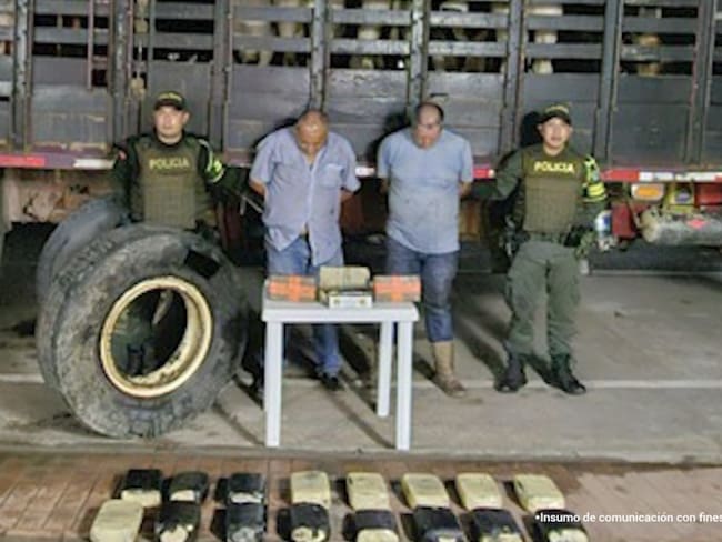 Capturados por transportar cocaína en vía