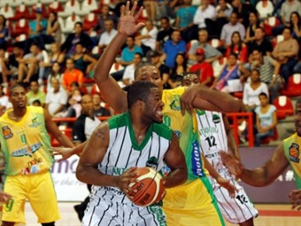 Bambuqueros y Academia de la Montaña, lideran la liga Directv de baloncesto