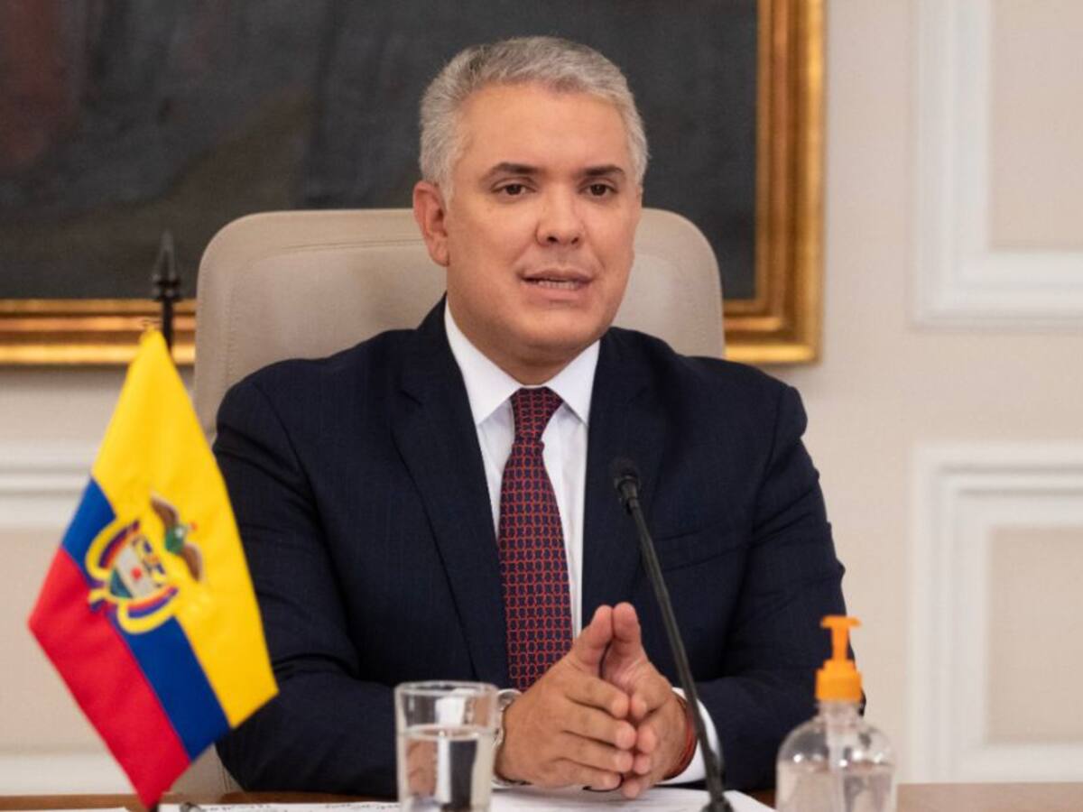 Estamos expuestos a tener retrasos o brechas con vacunas: Duque