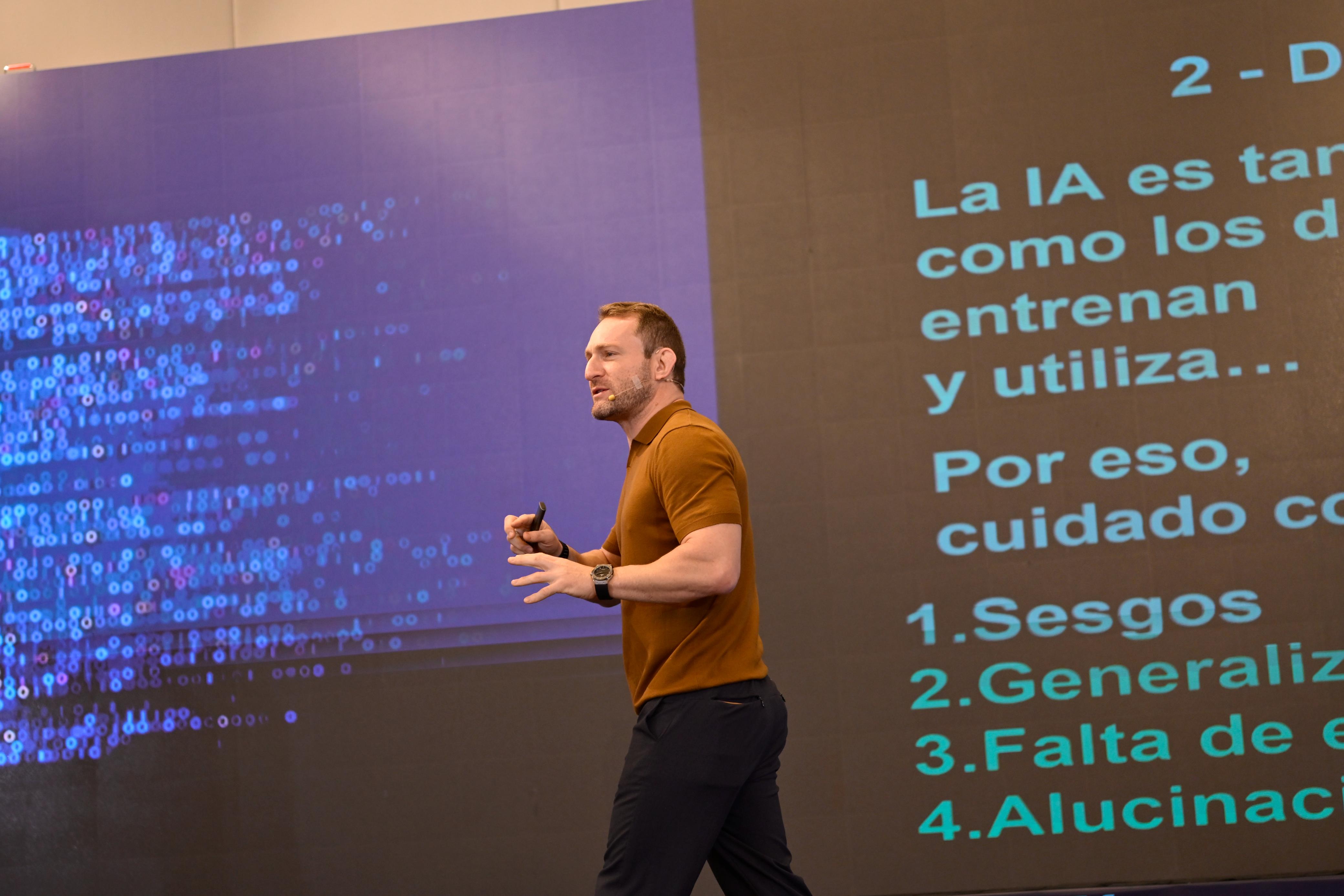 Andrea Iorio, experto en liderazgo, inteligencia artificial y transformación digital. | Foto: UNOi y Santillana Colombia