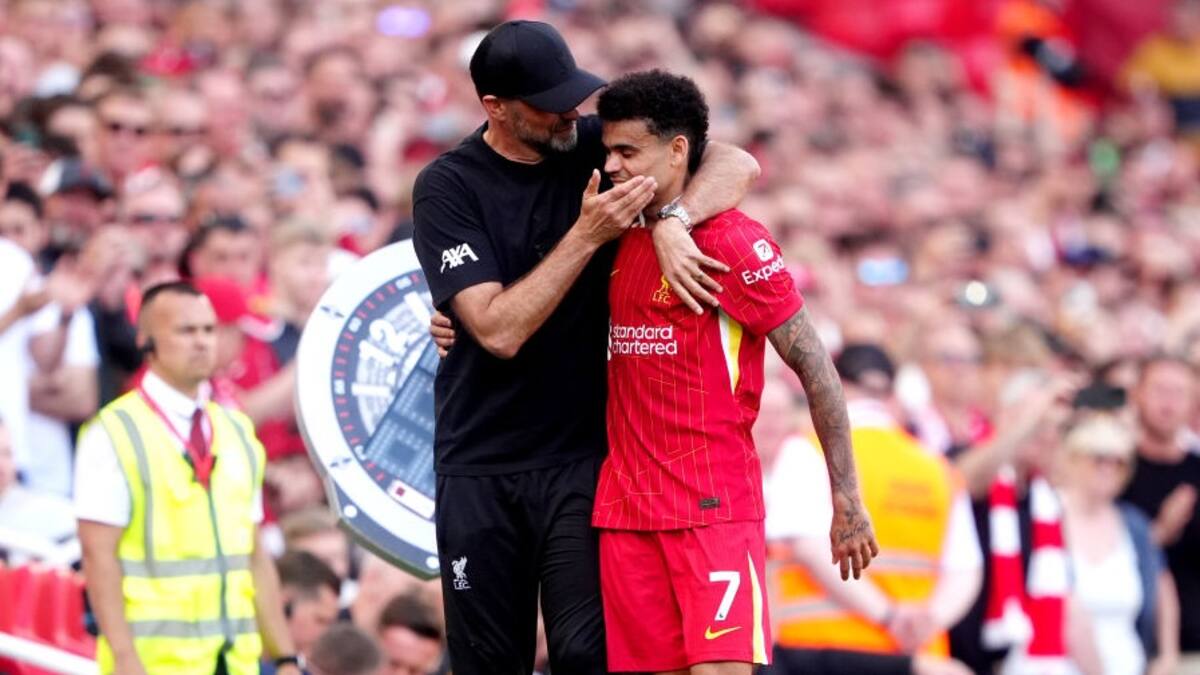 Video: emotivo último abrazo entre Jürgen Klopp y Luis Díaz