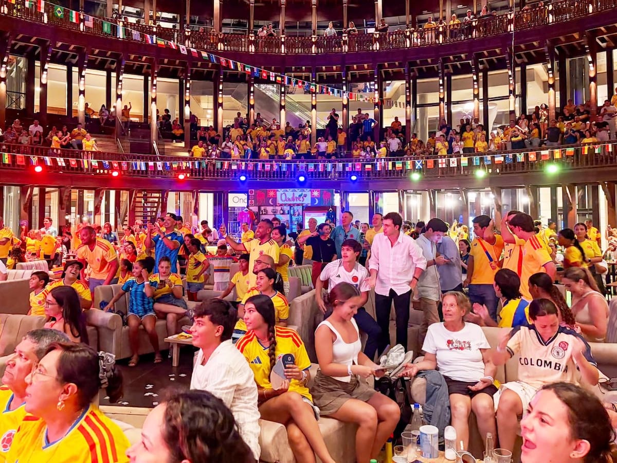 Con las pantallas gigantes de SuperGiros y BetPlay se vivió en grande el partido de Colombia