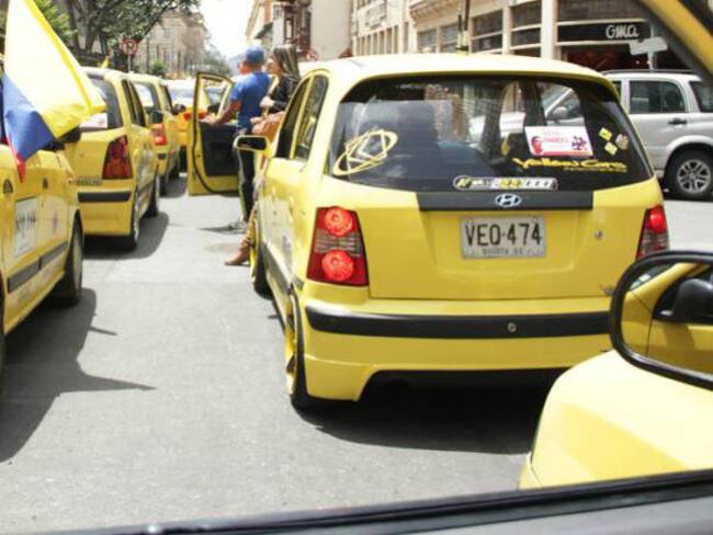 Alcaldía de Bogotá pide al Consejo de Estado legalizar tabletas para taxis