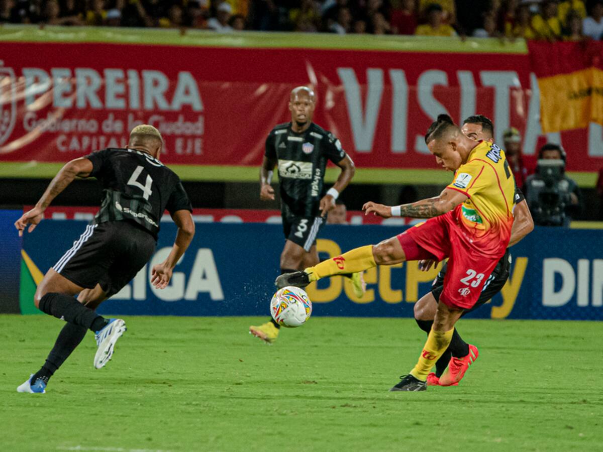 Deportivo Pereira venció agónicamente al Junior y es líder del grupo A