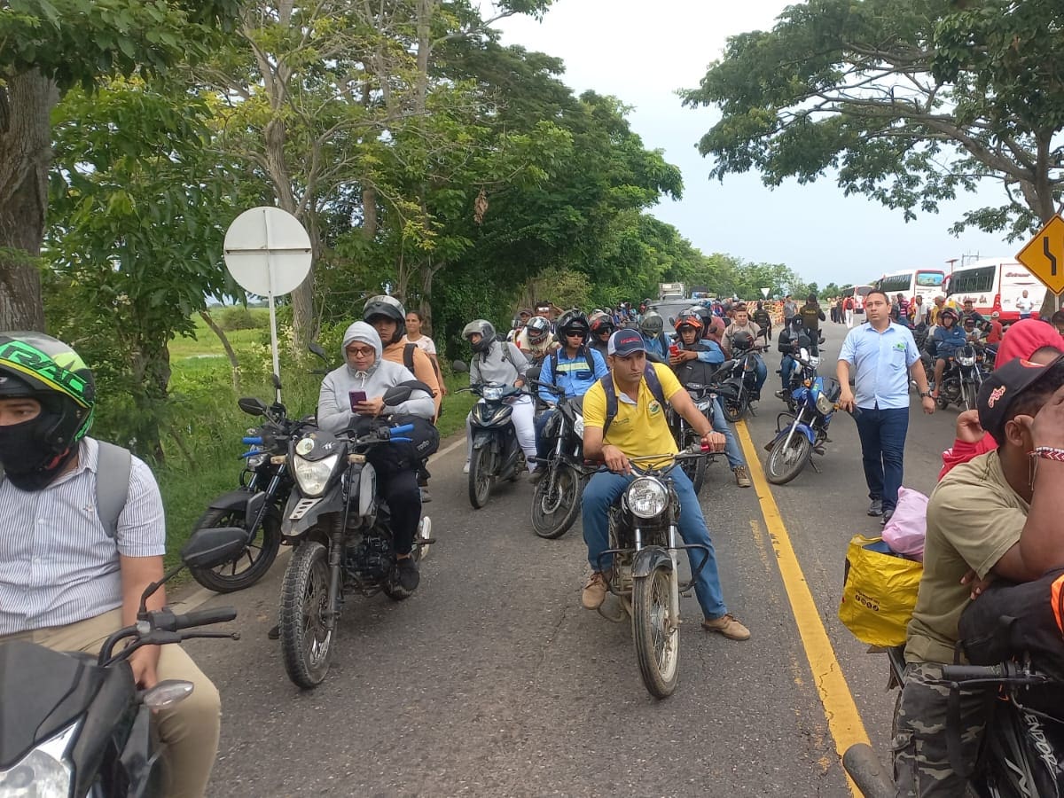 Paro arrocero paraliza vías clave en Córdoba y Sucre con protestas intermitentes