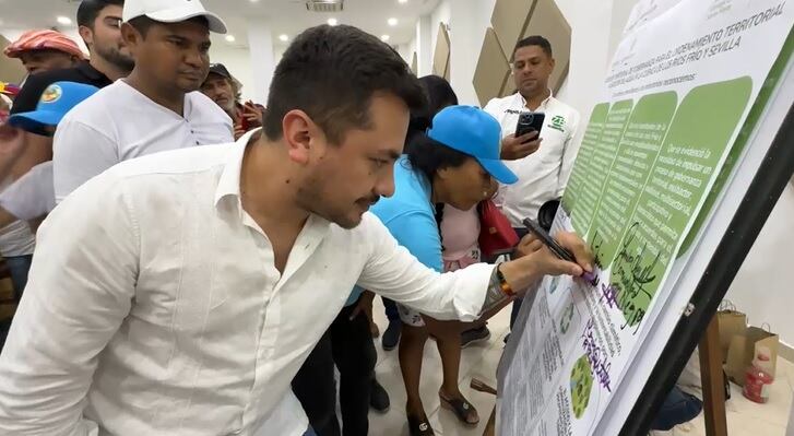 Firma de convenio histórico de Ordenamiento Territorial Alrededor del Agua en la Zona Bananera / Foto: tomada de video X Ministra de Ambiente