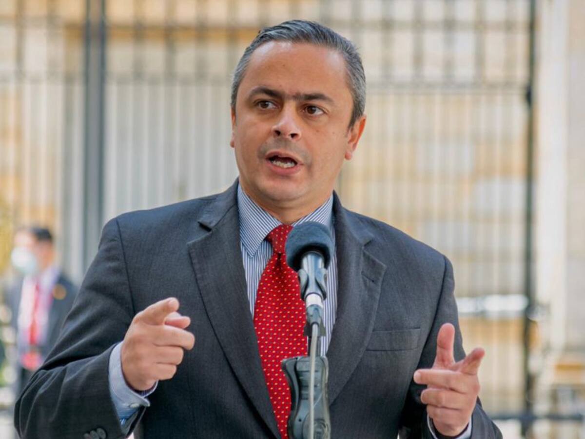 Es un chiste que jefes del ELN no sean responsables de atentados: Gobierno