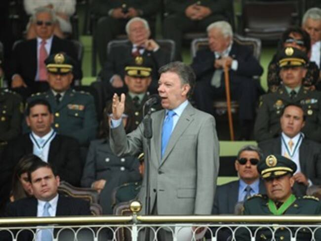 Presidente Santos anuncia la renuncia del ministro de Vivienda y del secretario General