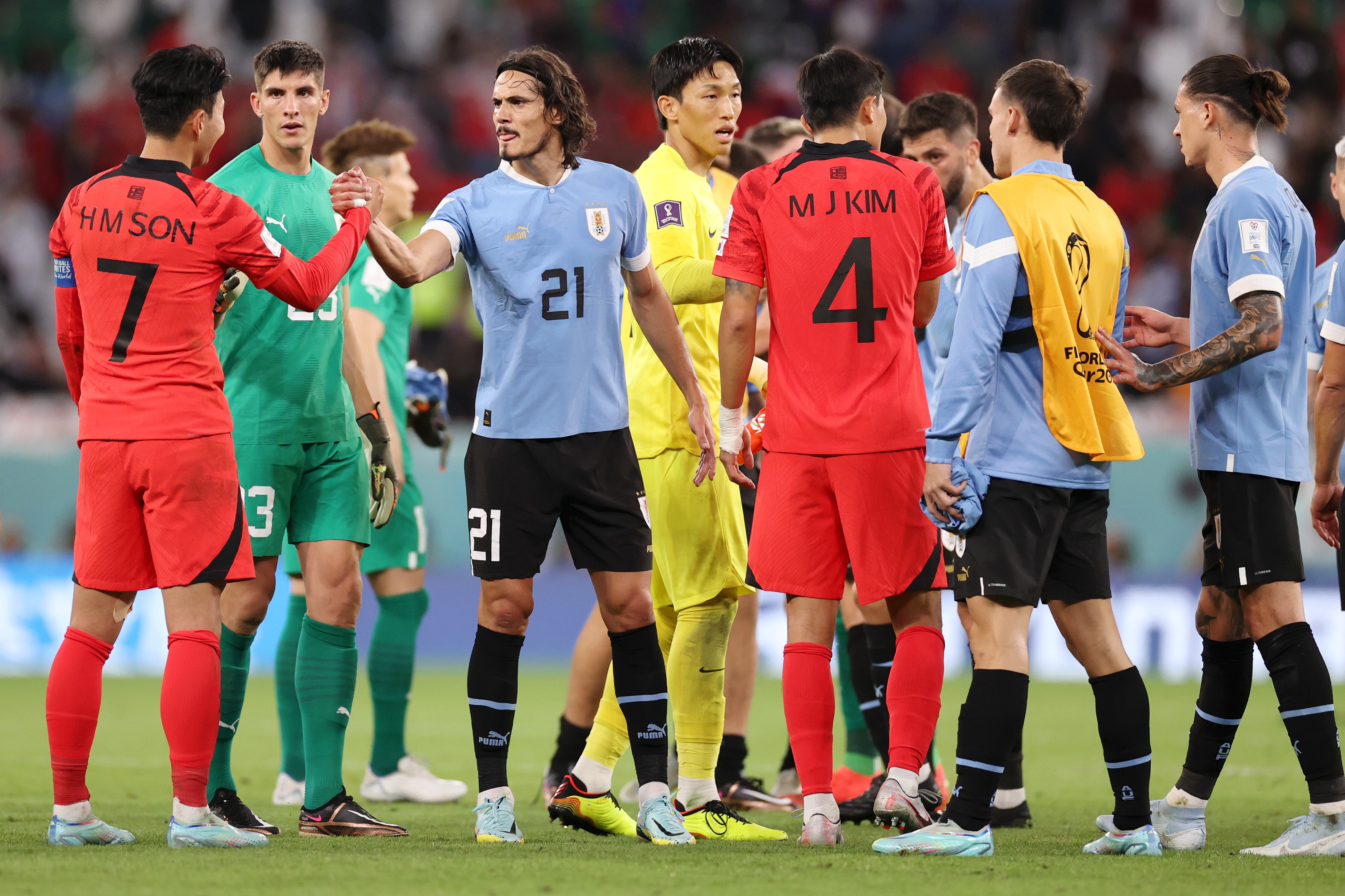 AL RAYYAN, QATAR - NOVEMBER 24: Heungmin Son of Korea Republic and Edinson Cavani of Uruguay interact after the FIFA World Cup Qatar 2022 Group H match between Uruguay and Korea Republic at Education City Stadium on November 24, 2022 in Al Rayyan, Qatar. (Photo by Ryan Pierse/Getty Images)
