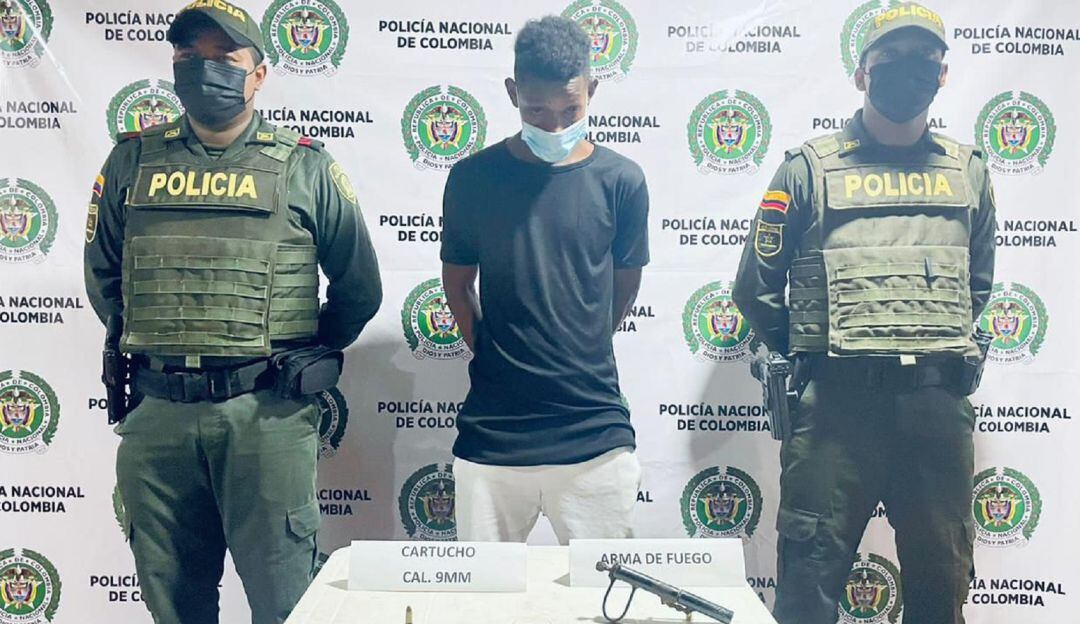 Las autoridades le encontraron un arma de fuego artesanal con un cartucho nueve milímetros