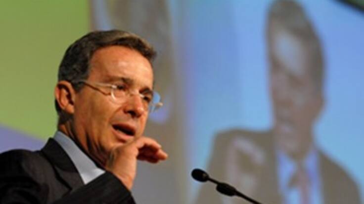 El presidente Uribe justificó la presencia norteamericana en bases colombianas