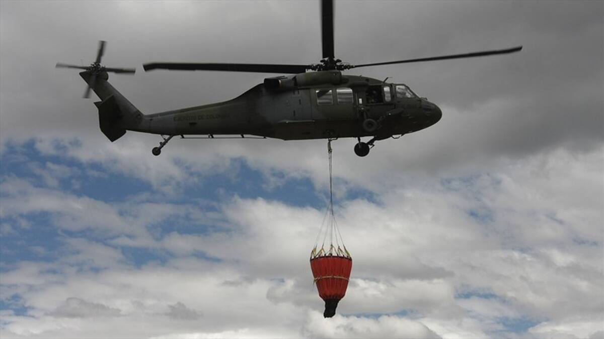 Policía despliega operación aérea y terrestre para combatir incendios forestales en Tolima