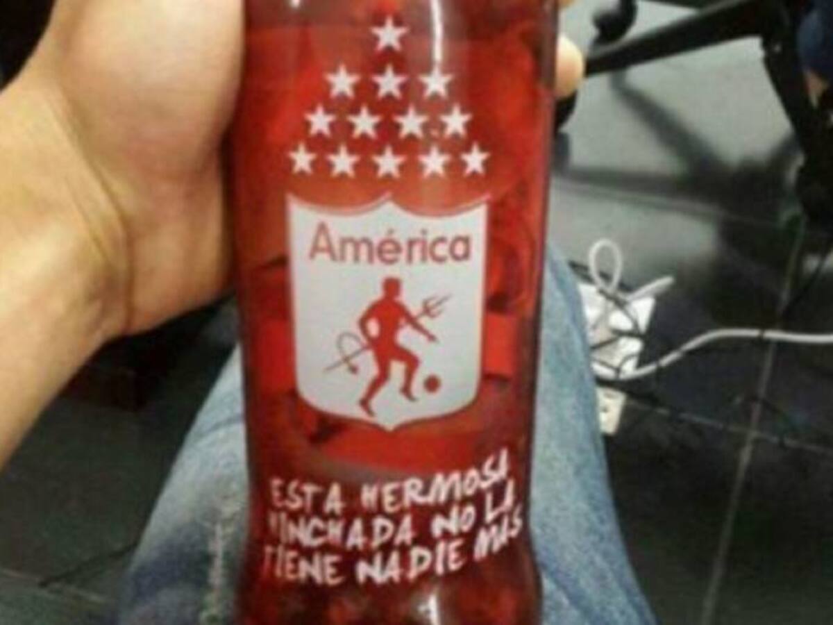 Una botella de aguardiente dedicada al América