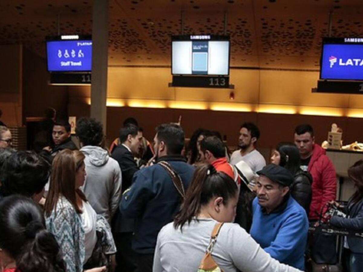 Más de 1.000 vuelos han sido cancelados en Colombia por ómicron