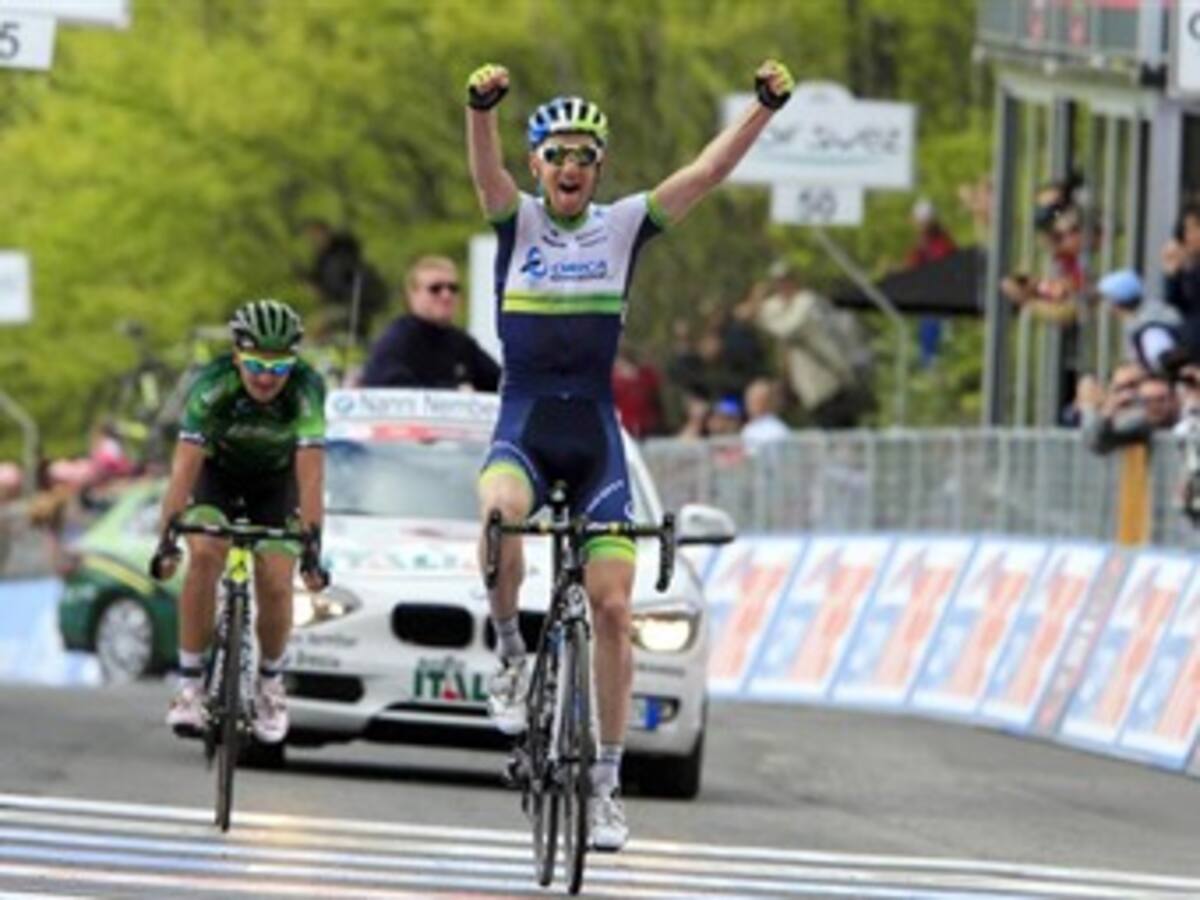 Weening corona la fuga del día y gana novena etapa del Giro