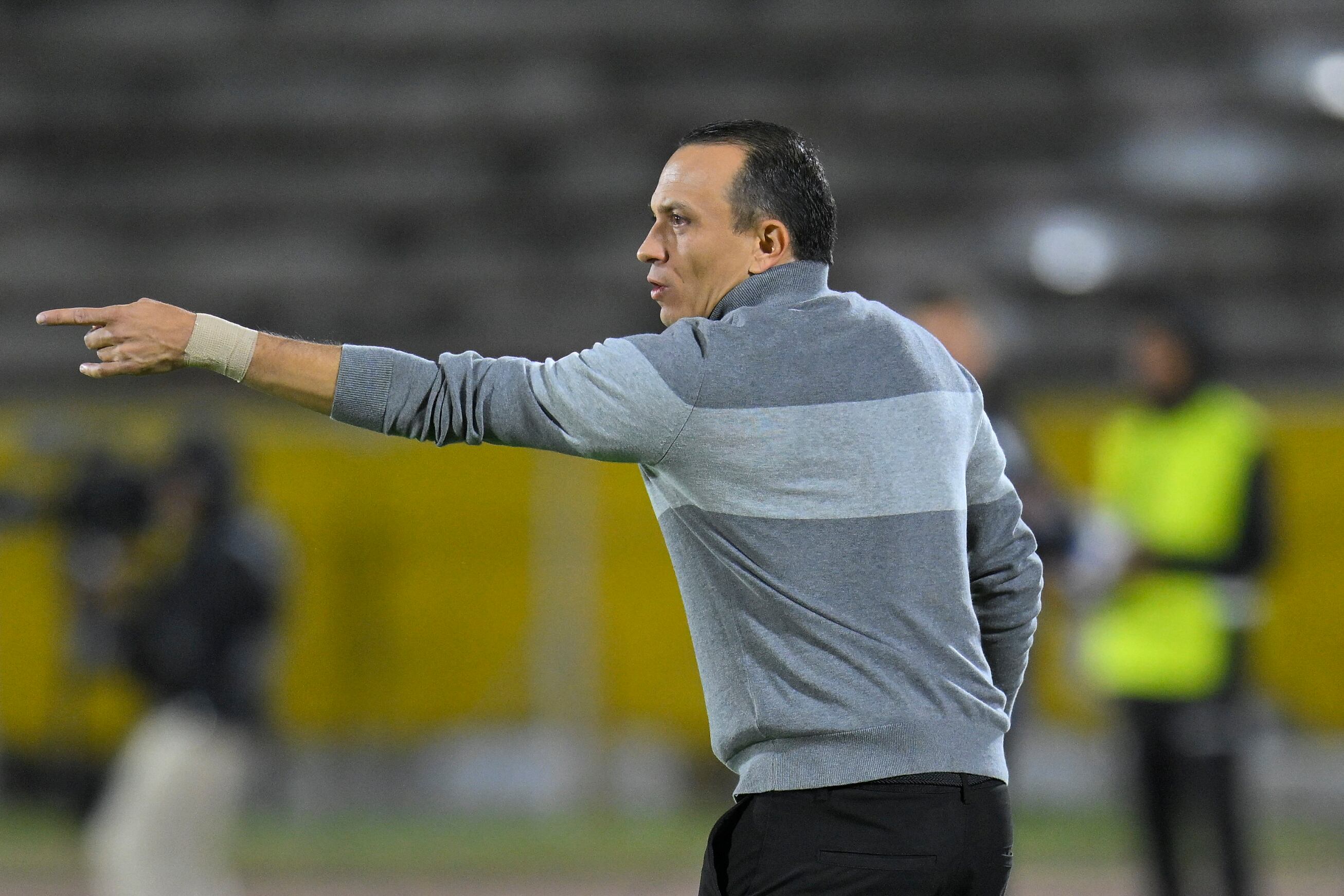 Alejandro Restrepo, DT del Deportivo Pereira. (Photo by RODRIGO BUENDIA/AFP via Getty Images)
