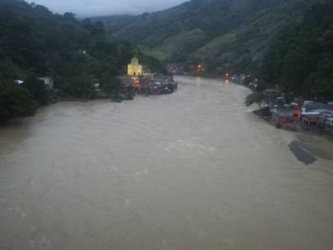 Seguirán esfuerzos para atender la crisis de Hidroituango: Santos