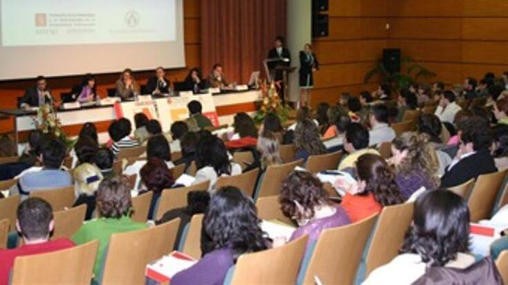 Organizador de congreso de ovnis horrorizado por abuso contra dos colombianas