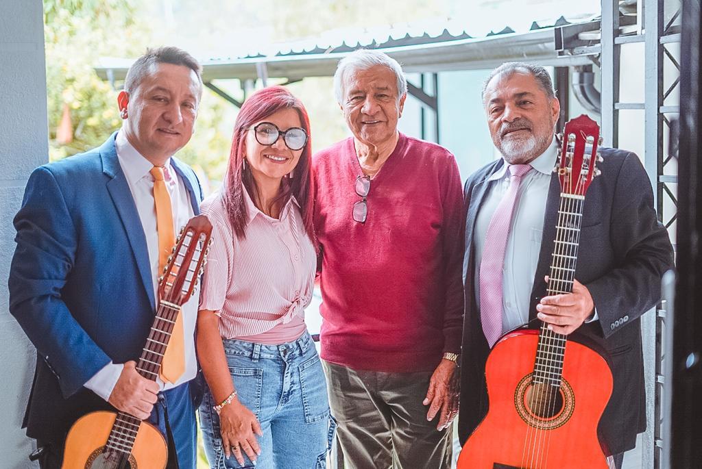 Arnulfo Moreno junto  a la secretaria de cultura, Diana Londoño
