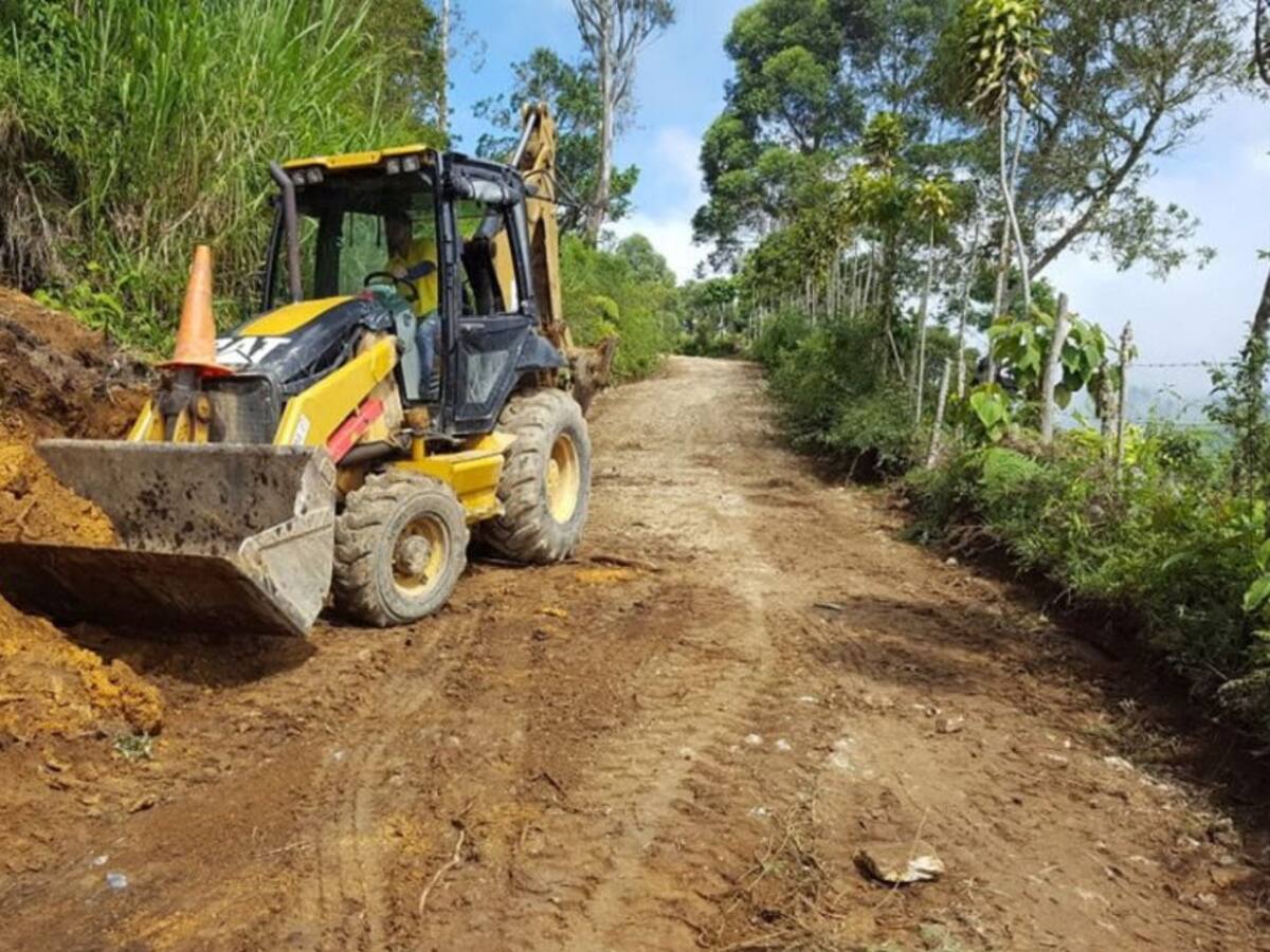 Con maquinaria amarilla, Gobernación de Caldas se prepara ante emergencias