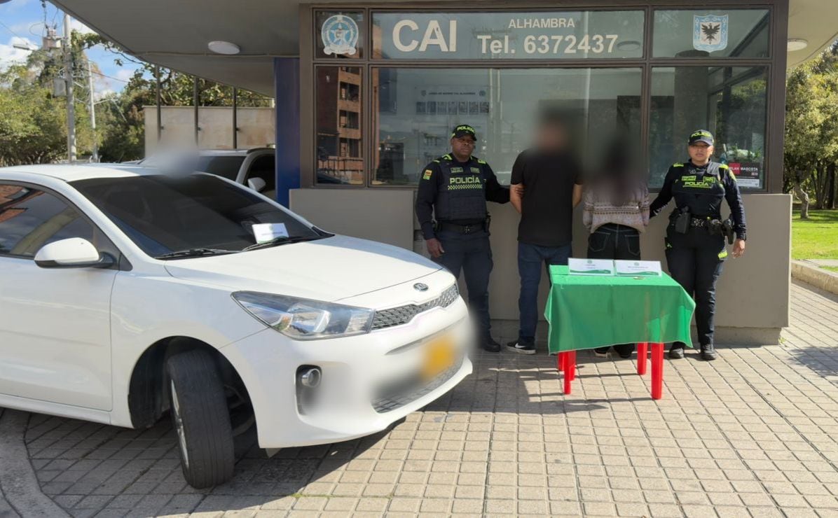 Pareja se hizo pasar por vidente para robar a una anciana en Bogotá: Policía recuperó pulsera de oro. Foto: MEBOG.