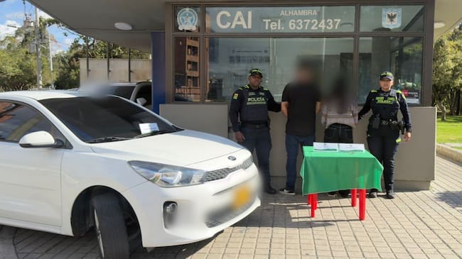 Pareja se hizo pasar por vidente para robar a una anciana en Bogotá: Policía recuperó pulsera de oro. Foto: MEBOG.