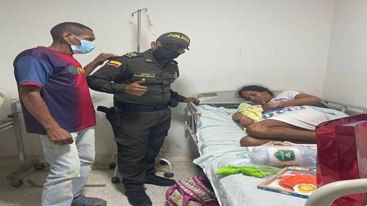 En San Carlos, Córdoba, una mujer tuvo a su hijo en una patrulla de la Policía