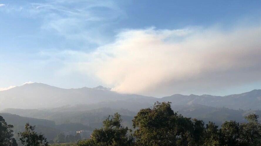 La columna de humo es visible desde Popayán. Foto: Bomberos Popayán