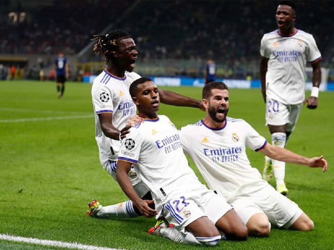 Rodrygo festeja el gol de la victoria en el cierre del partido en Milán.