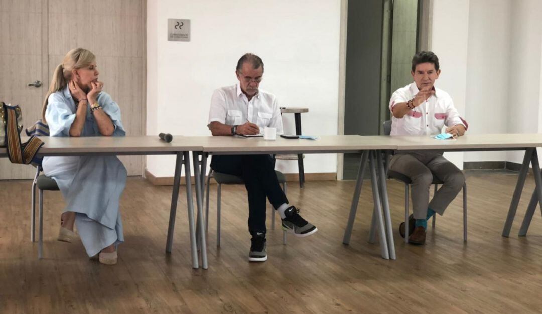 En el encuentro estuvieron Dilian Francisca Toro, Eduardo Verano, Luis Pérez, Sigifredo Salazar, Óscar Campo, Guido Echeverry, entre otros