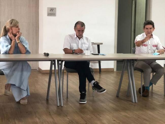 En el encuentro estuvieron Dilian Francisca Toro, Eduardo Verano, Luis Pérez, Sigifredo Salazar, Óscar Campo, Guido Echeverry, entre otros